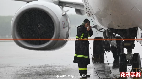 ju162外勤中突然下大雨，网友们纷纷分享应对妙招！